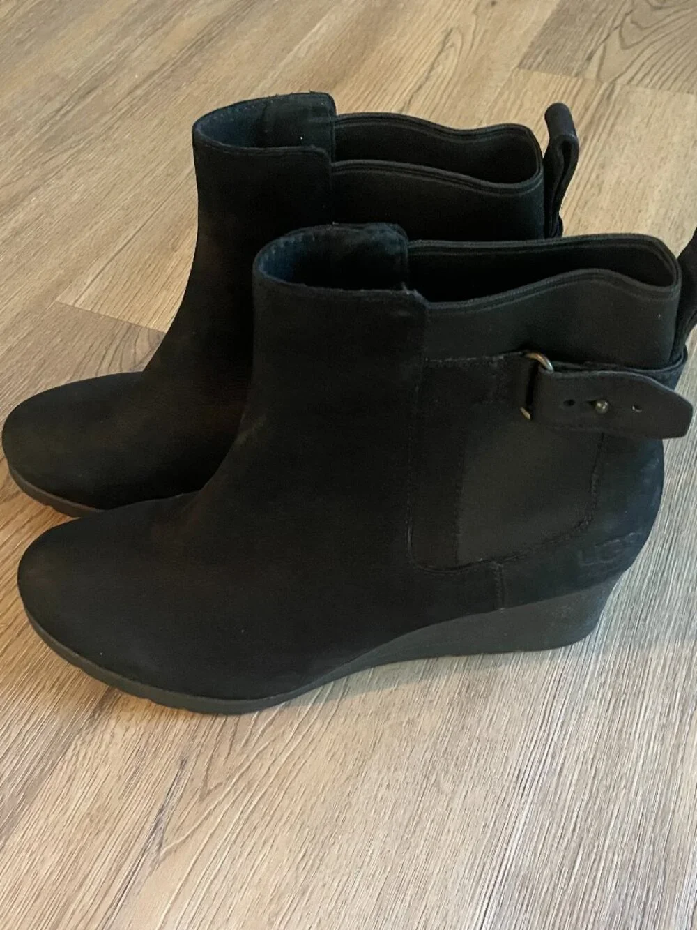 Ugg Women's Black Leather Adjustable Ankle Booties Sherpa Inside Wedge 9